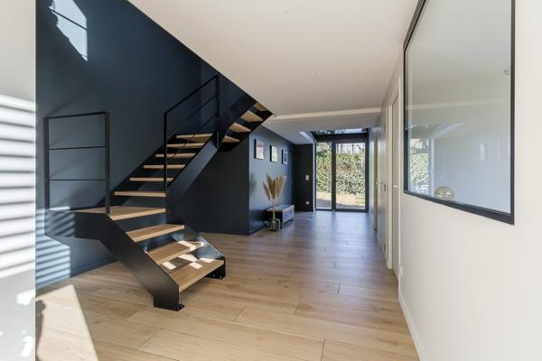 Maison contemporaine avec jardin paysagé aux Essarts