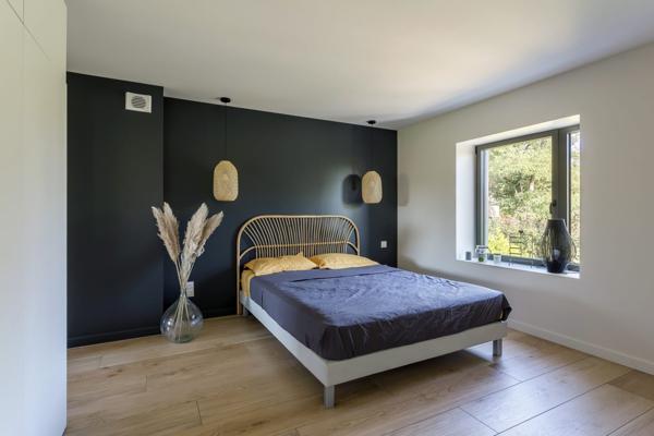 Maison contemporaine avec jardin paysagé aux Essarts