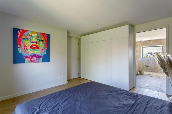 Maison contemporaine avec jardin paysagé aux Essarts