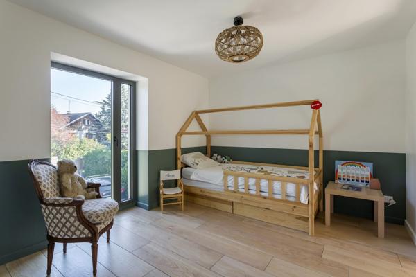 Maison contemporaine avec jardin paysagé aux Essarts
