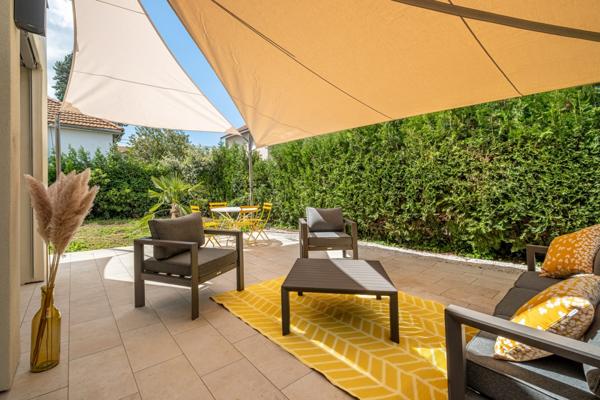Maison contemporaine avec jardin paysagé aux Essarts