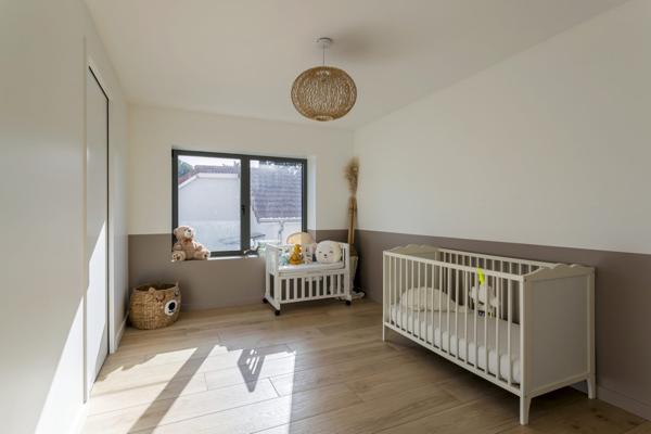 Maison contemporaine avec jardin paysagé aux Essarts