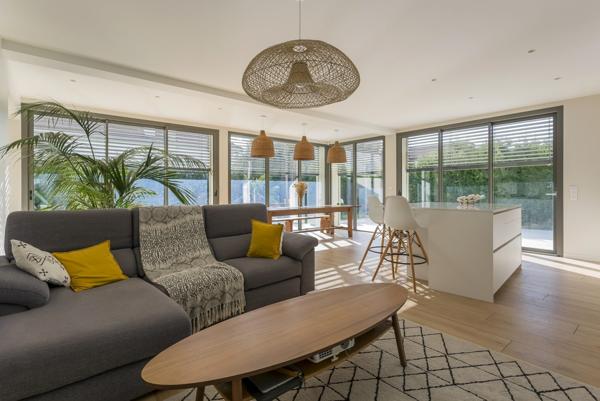 Maison contemporaine avec jardin paysagé aux Essarts