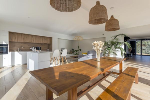 Maison contemporaine avec jardin paysagé aux Essarts