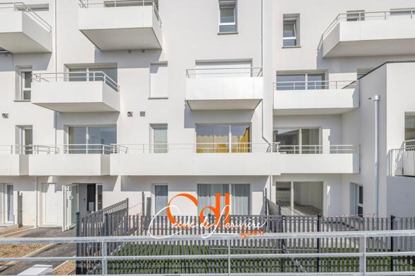 Investissement idéal, plein centre-ville et plein Sud avec terrasse et jardinet !