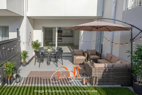 Investissement idéal, plein centre-ville et plein Sud avec terrasse et jardinet !