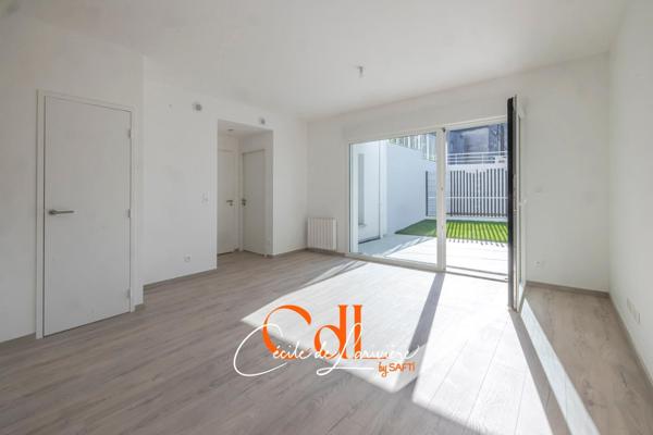 Investissement idéal, plein centre-ville et plein Sud avec terrasse et jardinet !