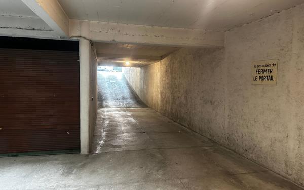 Stationnement à vendre    Nice