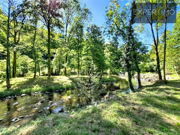 ANCIEN MOULIN DU XVe SIÈCLE – ENVIRON 200 M² – HÉBERGEMENT INDÉPENDANT – TROIS GRANGES – PLUS DE 20 HECTARES