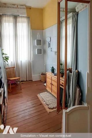 Maison de ville comprenant; au rez-de-chaussée: une entrée, un séjour- salon, cuisine, buanderi...