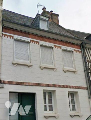 Maison de ville comprenant; au rez-de-chaussée: une entrée, un séjour- salon, cuisine, buanderi...