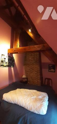 Maison de ville comprenant; au rez-de-chaussée: une entrée, un séjour- salon, cuisine, buanderi...