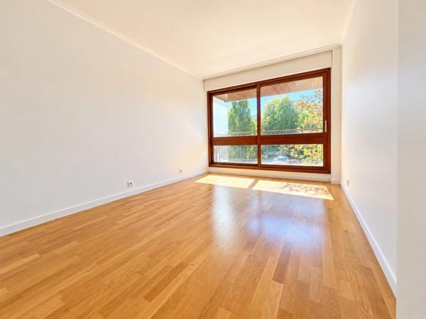 Appartement à vendre 4 pièces LE CHESNAY (78)100m²-3 chambres-Loggia-Balcon-Parking-cave