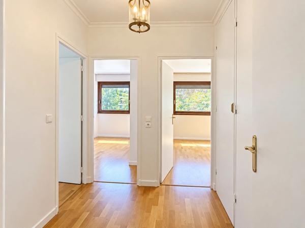 Appartement à vendre 4 pièces LE CHESNAY (78)100m²-3 chambres-Loggia-Balcon-Parking-cave
