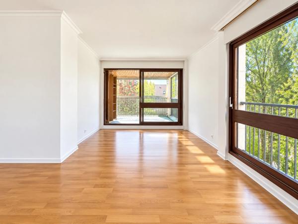 Appartement à vendre 4 pièces LE CHESNAY (78)100m²-3 chambres-Loggia-Balcon-Parking-cave