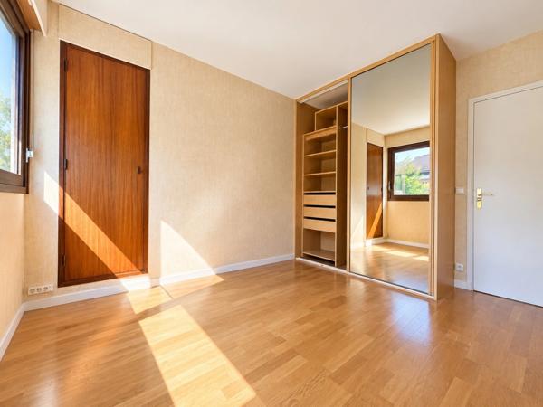 Appartement à vendre 4 pièces LE CHESNAY (78)100m²-3 chambres-Loggia-Balcon-Parking-cave