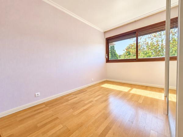 Appartement à vendre 4 pièces LE CHESNAY (78)100m²-3 chambres-Loggia-Balcon-Parking-cave