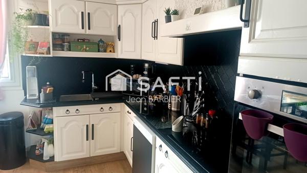 EN EXCLUSIVITE, en dernier étage avec ascenseur, superbe appartement lumineux de 89m² de type 4 exposé Sud sans vis a vis a proximité du centre ville.Vue dégagée