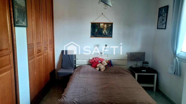 EN EXCLUSIVITE, en dernier étage avec ascenseur, superbe appartement lumineux de 89m² de type 4 exposé Sud sans vis a vis a proximité du centre ville.Vue dégagée