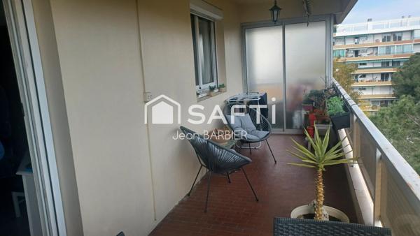 EN EXCLUSIVITE, en dernier étage avec ascenseur, superbe appartement lumineux de 89m² de type 4 exposé Sud sans vis a vis a proximité du centre ville.Vue dégagée