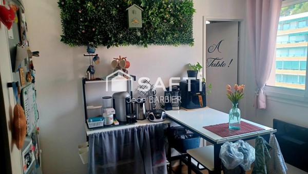 EN EXCLUSIVITE, en dernier étage avec ascenseur, superbe appartement lumineux de 89m² de type 4 exposé Sud sans vis a vis a proximité du centre ville.Vue dégagée