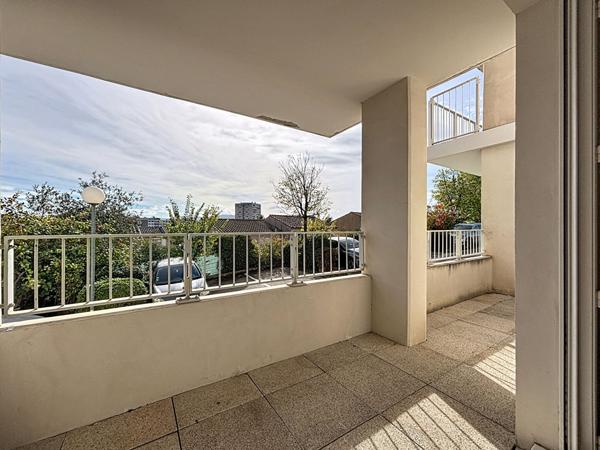 Appartement Marseille 2 pièce(s) 40.66 m2 avec garage fermé et place parking privatif terrasse