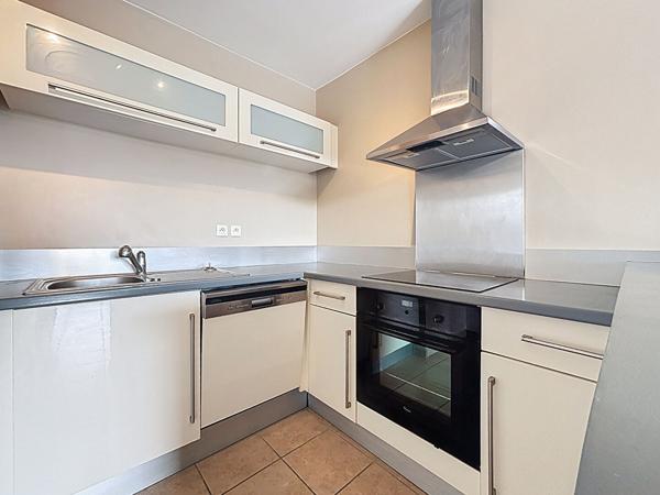 Appartement Marseille 2 pièce(s) 40.66 m2 avec garage fermé et place parking privatif terrasse