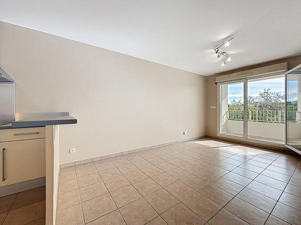 Appartement Marseille 2 pièce(s) 40.66 m2 avec garage fermé et place parking privatif terrasse