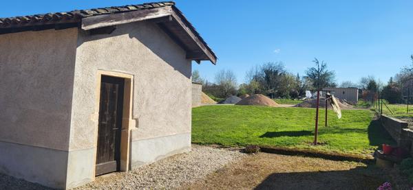 à vendre Proche CHATILLON-SUR-CHALARONNE, maison de 161 M2 P5 avec dépendances