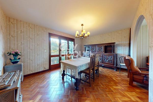 Ensemble immobilier comprenant maison principale + maison annexe et 3.8 ha