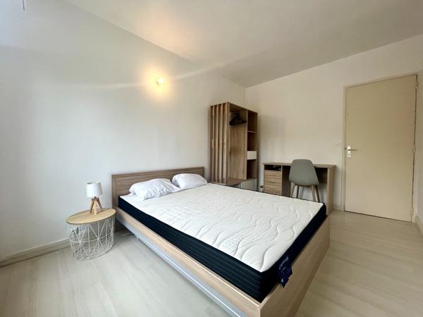 Quimper (29000) Appartement T5 Meublé de 96 m² avec Loggia et double balcon - Chauffage collectif inclus