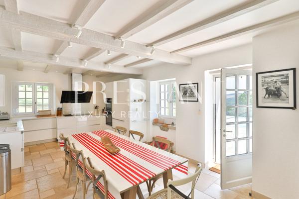LARREISTA – Superbe Ferme Basque Rénovée avec Piscine et Vue Panoramique – 14 PERSONNES, BRISCOUS