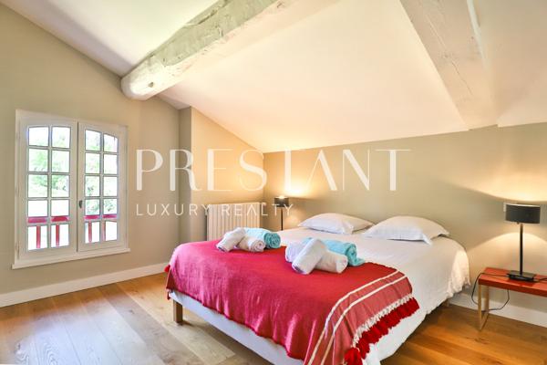 LARREISTA – Superbe Ferme Basque Rénovée avec Piscine et Vue Panoramique – 14 PERSONNES, BRISCOUS