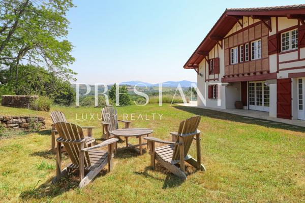 LARREISTA – Superbe Ferme Basque Rénovée avec Piscine et Vue Panoramique – 14 PERSONNES, BRISCOUS