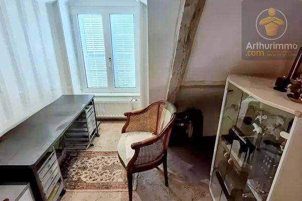 Vente                                                      Immeuble
                        
                     7 pièces                      233 m2                     à Avaray