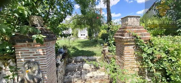 Vente                                                      Immeuble
                        
                     7 pièces                      233 m2                     à Avaray