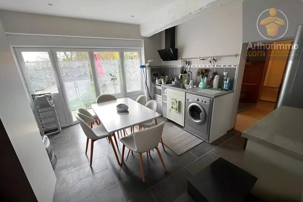 Vente                                                      Immeuble
                        
                     7 pièces                      233 m2                     à Avaray