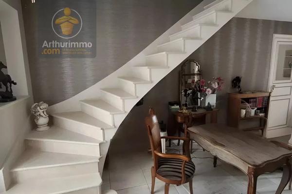 Vente                                                      Immeuble
                        
                     7 pièces                      233 m2                     à Avaray