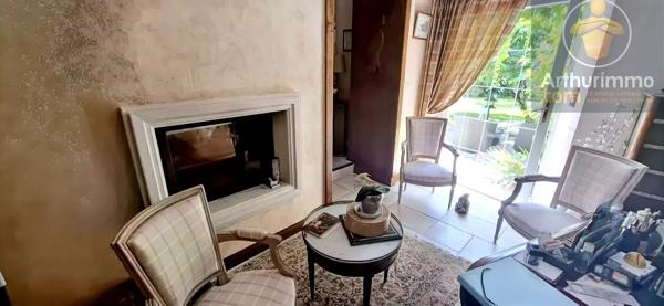 Vente                                                      Immeuble
                        
                     7 pièces                      233 m2                     à Avaray