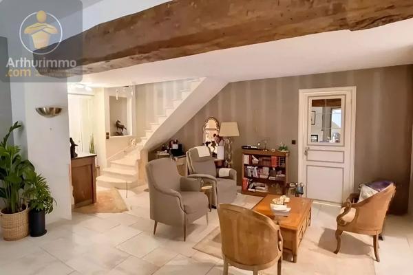 Vente                                                      Immeuble
                        
                     7 pièces                      233 m2                     à Avaray