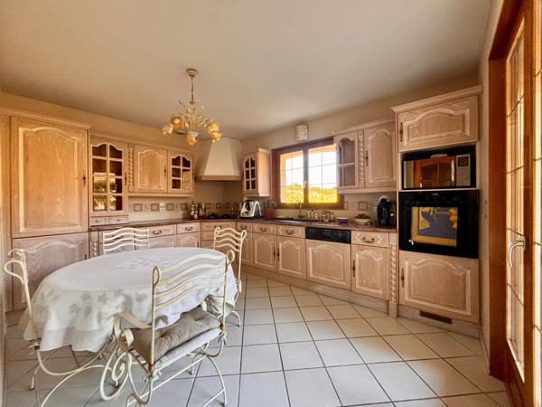 Maison de 167 m² - 3 chambres - Terrain clos de 1500 m² - Au calme à DRACY-le-FORT