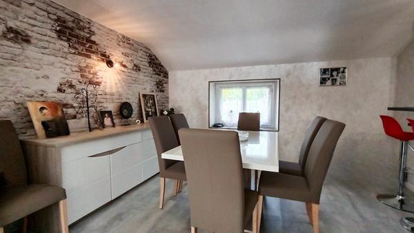 Longère de plain - pied  rénovée 7 pièces de 126 m2 avec sa piscine et son superbe terrain extérieur à 10 mn de Le Mans secteur Sud Sarthe