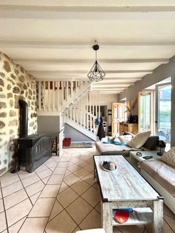 Maison Mur De Barrez (12600) 4 pièce(s) 138 m2 , Mur de barrez