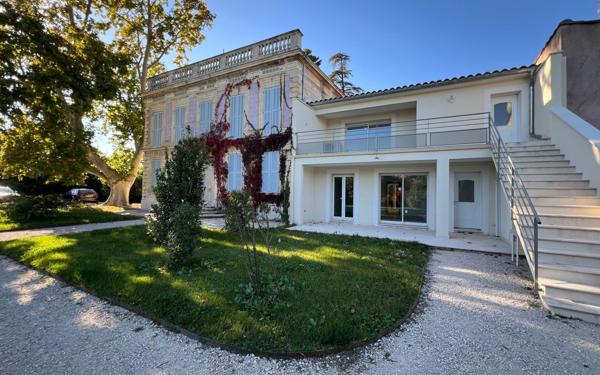 Immeuble à vendre    22 pièces • 401 m2 Montfavet - Avignon