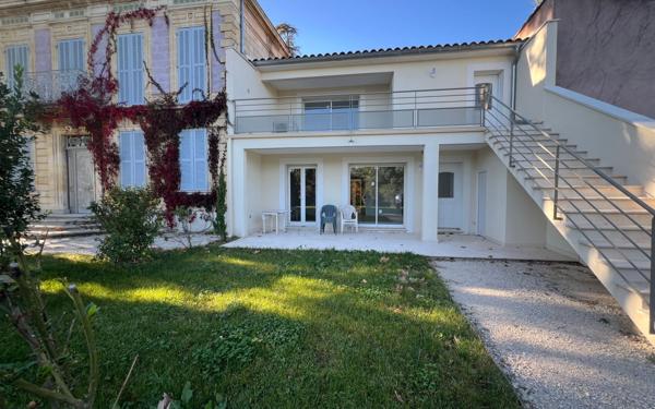 Immeuble à vendre    22 pièces • 401 m2 Montfavet - Avignon