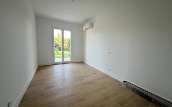 Immeuble à vendre    22 pièces • 401 m2 Montfavet - Avignon