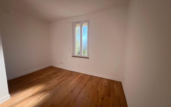 Immeuble à vendre    22 pièces • 401 m2 Montfavet - Avignon