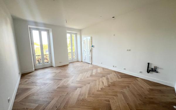 Immeuble à vendre    22 pièces • 401 m2 Montfavet - Avignon