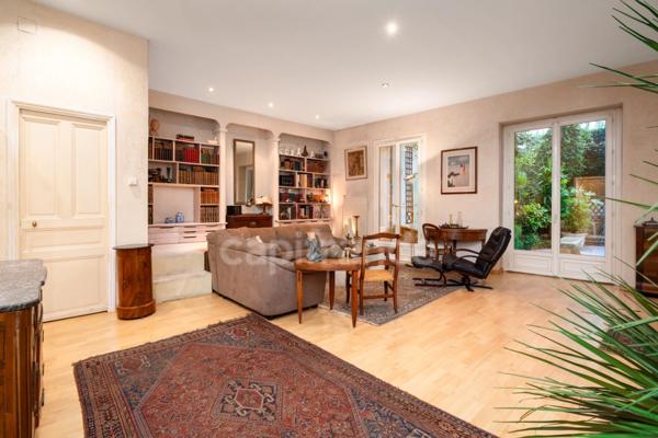 🌿 Rare – Appartement de caractère avec jardin privatif en centre-ville de Nîmes à vendre 3 pièces (30)