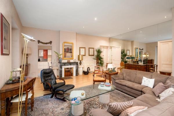 🌿 Rare – Appartement de caractère avec jardin privatif en centre-ville de Nîmes à vendre 3 pièces (30)